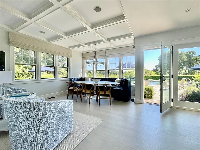 1 Pochick Ave — Photo 10