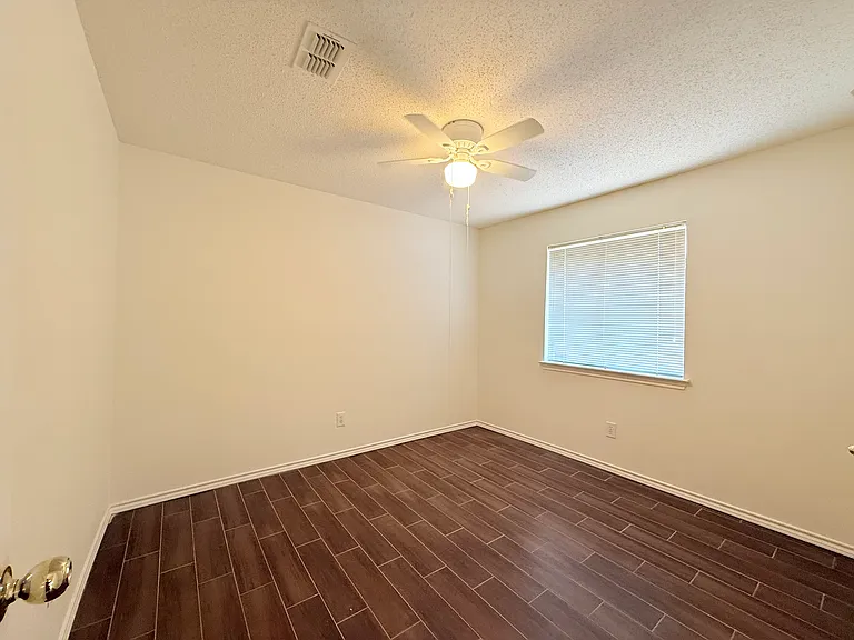 4512 Queenswood Dr — Photo 13