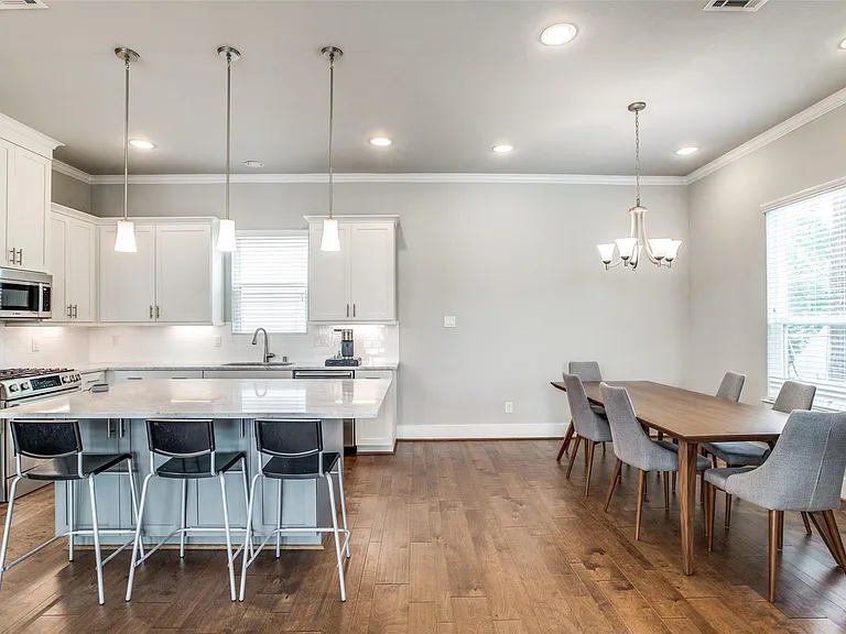 412 W 28th St #B — Photo 19