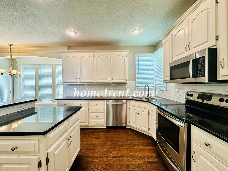 8511 W 128th St — Photo 10