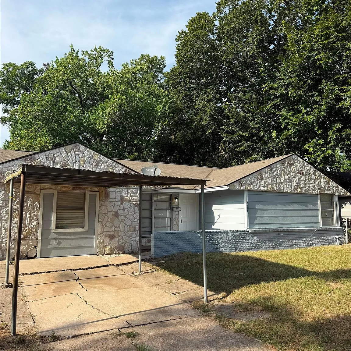 4 bed, 1.0 bath, $2,000 — Photo 1