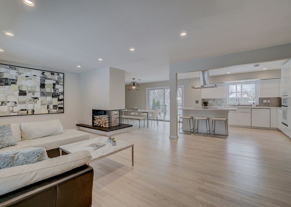 Open layout, natural light!