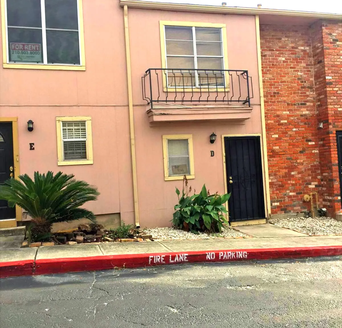 2 bed, 1.5 bath, 1200 sqft, $995 — Photo 2