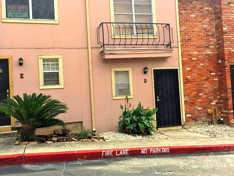 911 Vance Jackson Rd #D — Photo 2