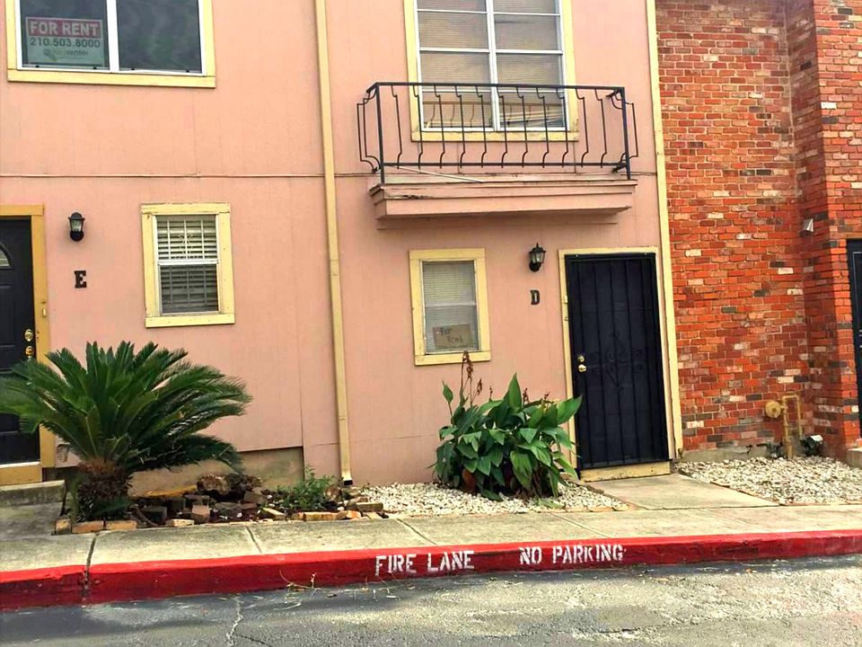 2nd image of 911 Vance Jackson Rd APT D