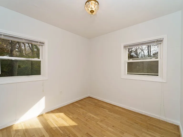 4400 Garrett Park Rd — Photo 12
