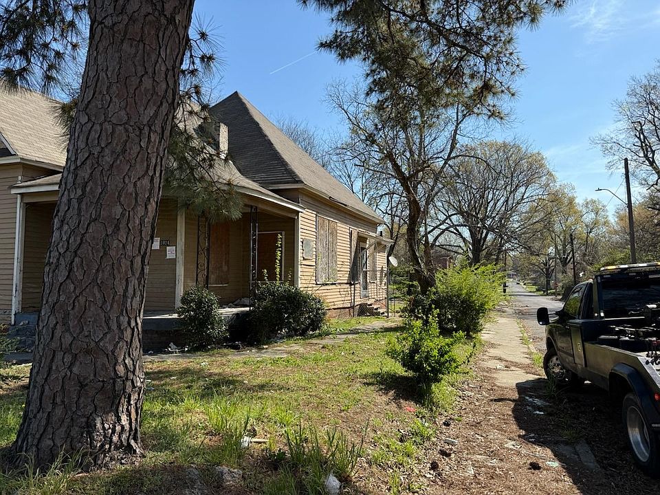 2nd image of 1074 Latham St