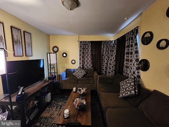 5th image of 2710 Woodview Rd