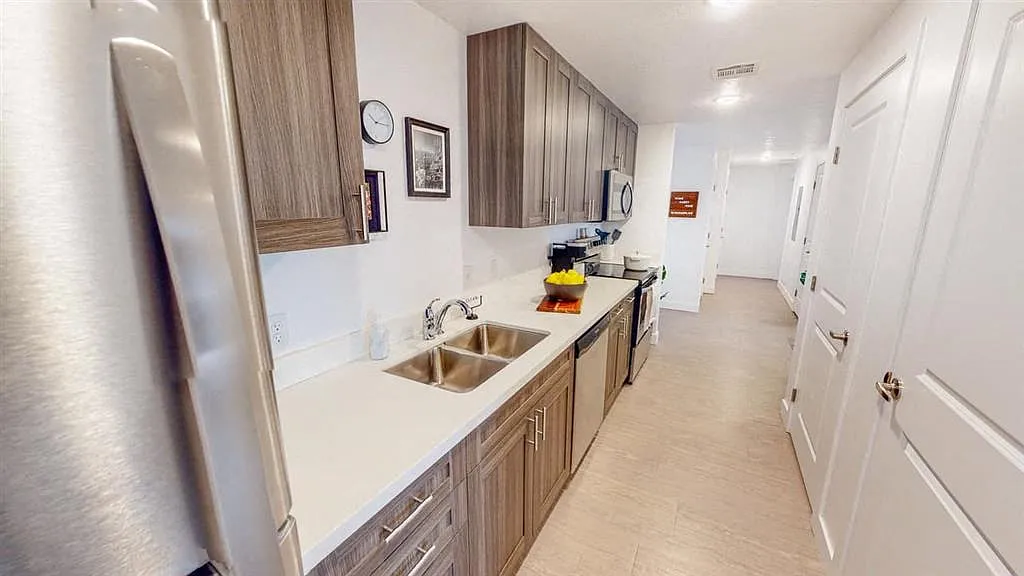 605 Place Student Housing & Co-Living — Photo 4