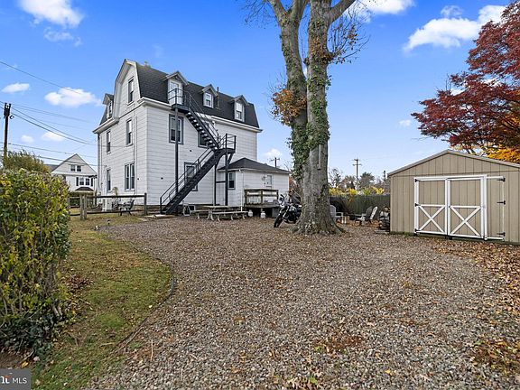 3rd image of 114 Cadwalader Ave