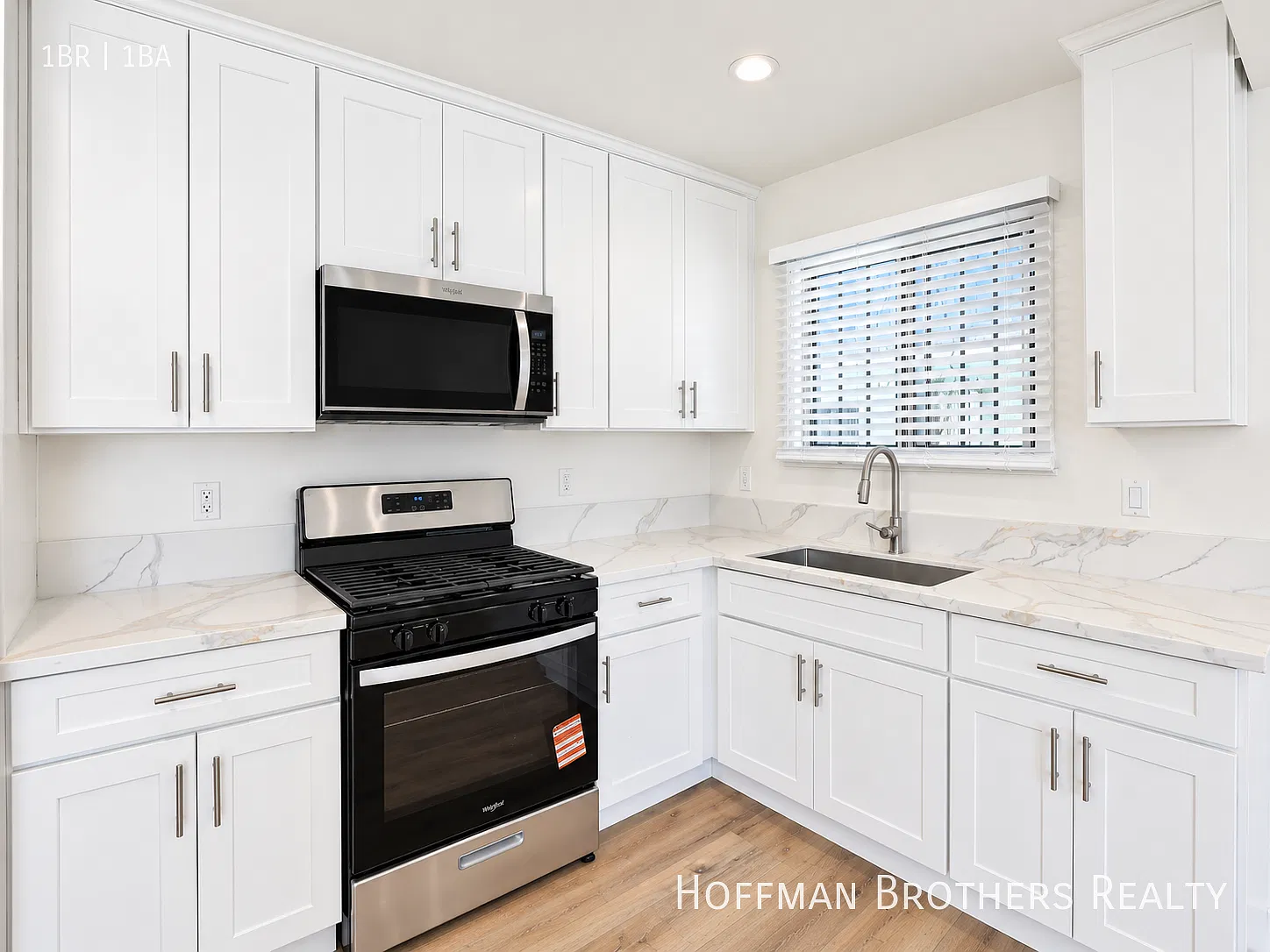 **Move-In Special**Freshly Renovated Inglewood Rental With Natural Light & Stylish Finishes — Photo 2