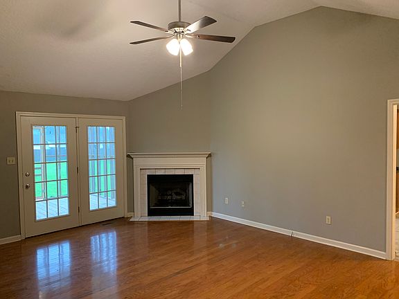 3rd image of 68 Fielddale Dr