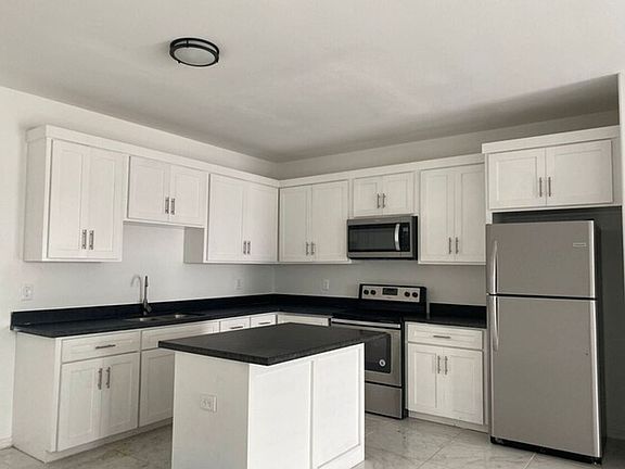 2nd image of 3303 Aurora Ln #B