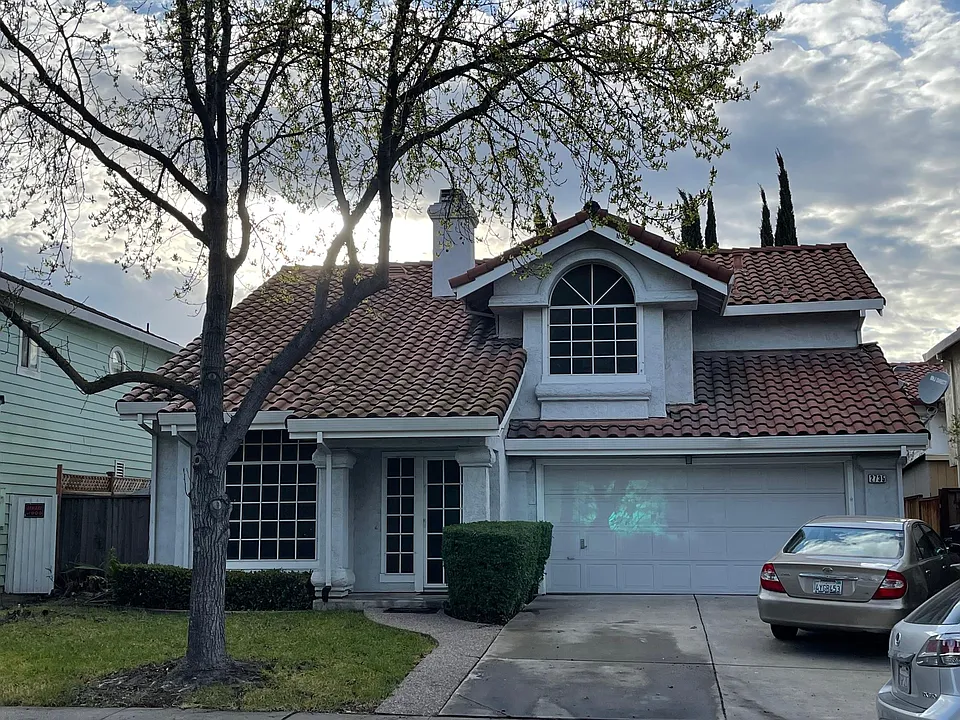 2735 Golden Springs Dr
