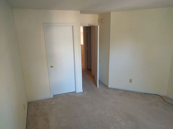 5th image of 16798 Lowell Dr