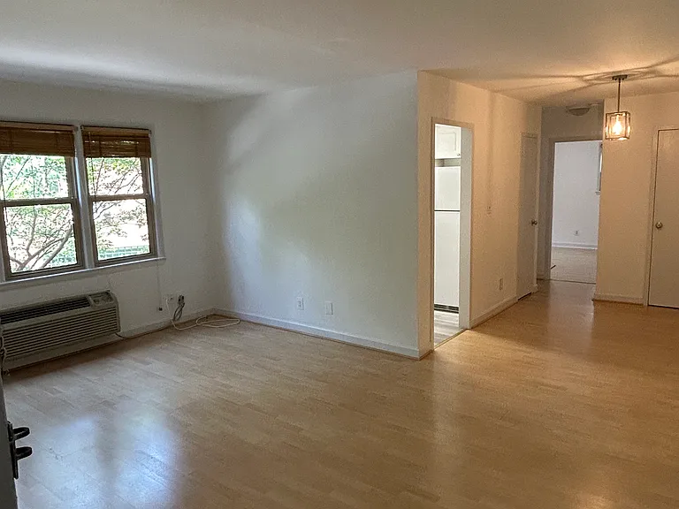 2036 N Woodrow St — Photo 4