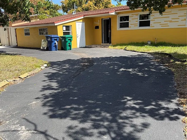 18811 NW 24th Ave — Photo 2