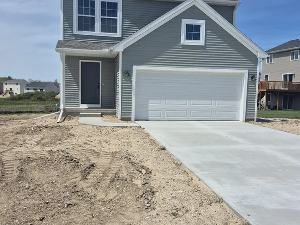 561 Needlewood Dr, Cedar Springs, MI 49319