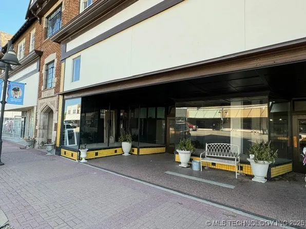 305 N Main St, Bristow, OK 74010