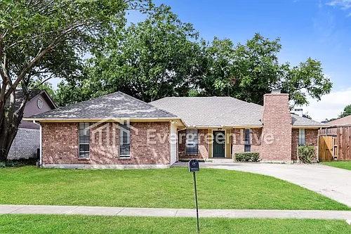 2401 Willow Oak Dr Photo 1