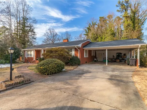 305 Hilltop Dr, Lexington, NC 27292