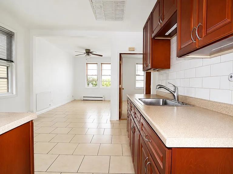 291 Linden Ave — Photo 4