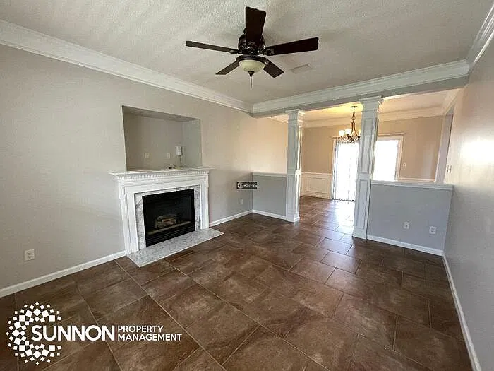 3 bed, 2.5 bath, 1563 sqft, $2,050 — Photo 4