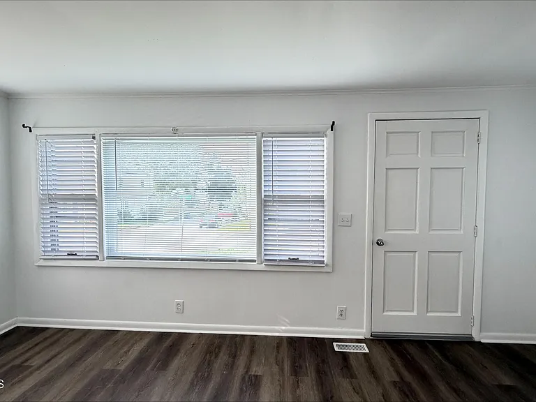 104 Burlington Ave — Photo 6