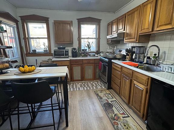 3rd image of 3353 Friendship St