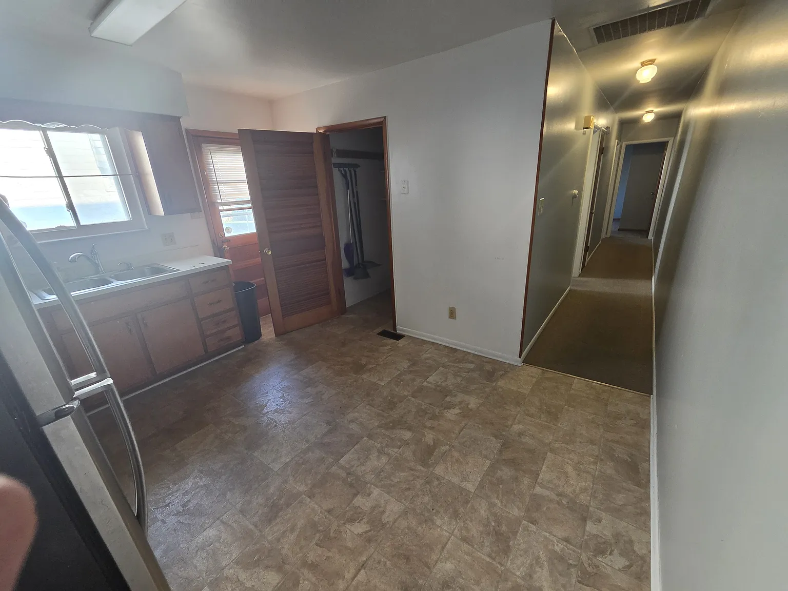 2 bed, 841 sqft, $990 — Photo 4