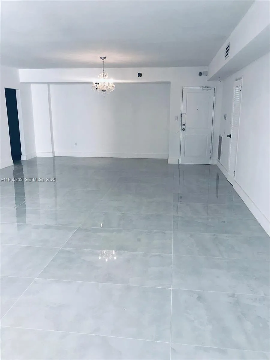 Building Photo - 10185 Collins Ave #616