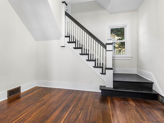 3rd image of 1254 Clover Ave