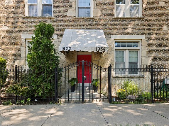 2nd image of 1956 W Melrose St #202
