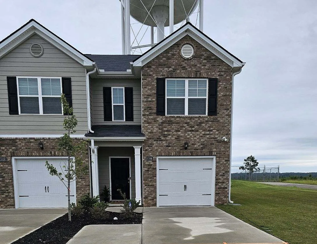 3 bed, 2.5 bath, 1435 sqft, $2,800 — Photo 2