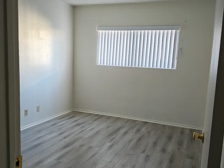 826 Gardenia Ave — Photo 5