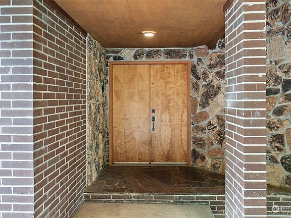 5th image of 1361 NE Hoffs Drive
