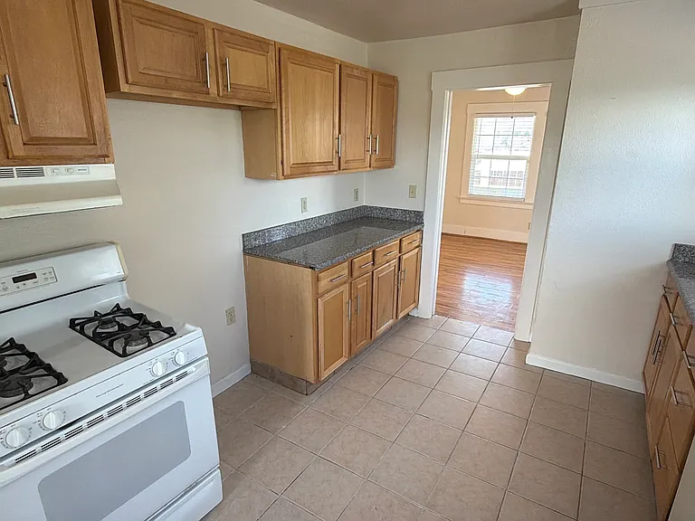 51 E 6th St #1 — Photo 7