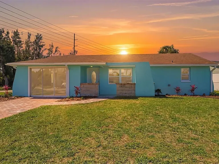 7608 Yachtsman Dr — Photo 1