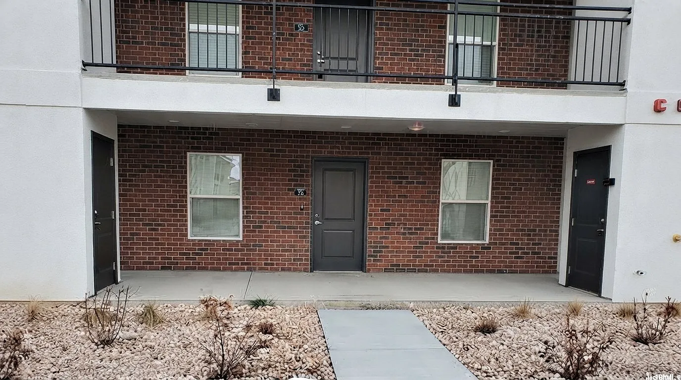 Fox Ridge 2-Bed, 1-Bath, Main Floor Unit for Rent, Utilities included in rent price. — Photo 2