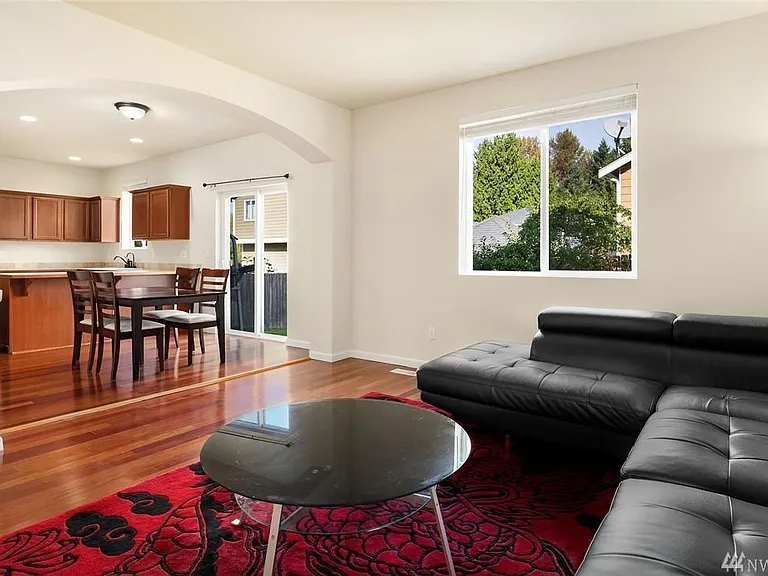 4532 NE 10th St — Photo 3