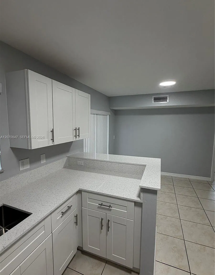 1261 SE 27th St — Photo 4