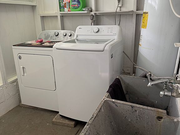 4th image of 2976 Oahu Ave