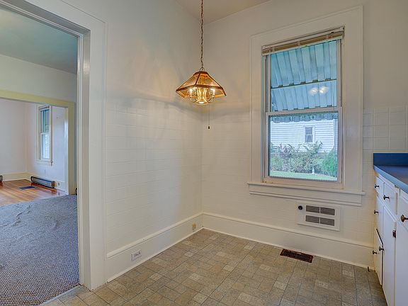 5th image of 2424 Dunkirk Ave NE