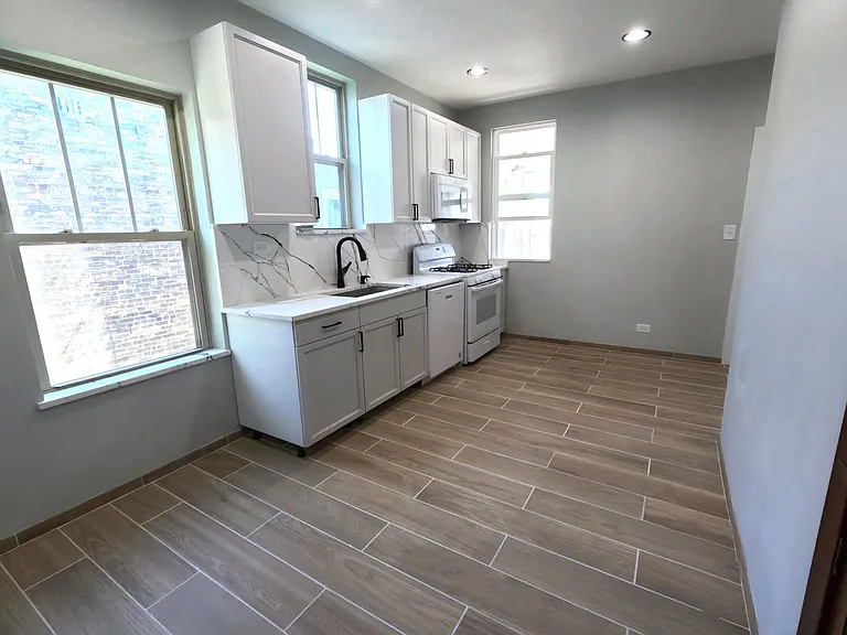 627 Elgin Ave — Photo 8