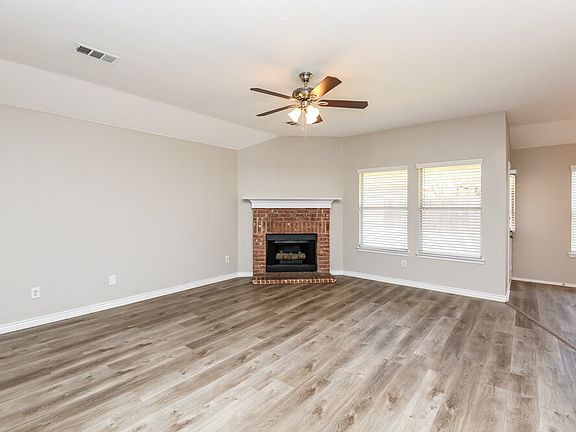 3rd image of 1706 Country Crest Ln