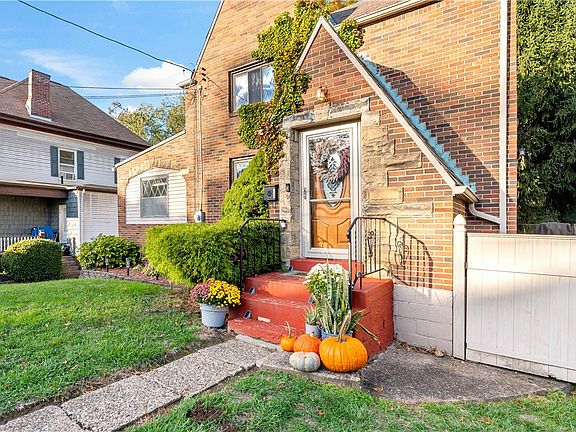 2nd image of 720 Clinton Pl