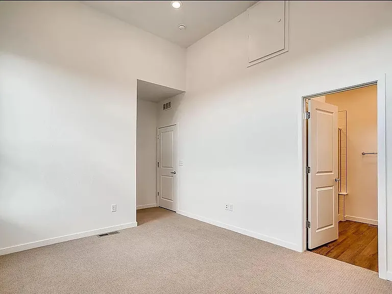 6770 Raritan Dr — Photo 16