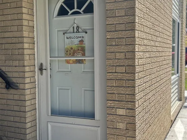 1450 Ann Arbor Rd W APT 18, Plymouth, MI 48170