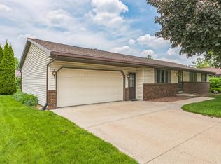 2324 W Applegate Dr, Appleton, WI 54914