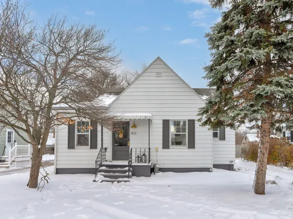 911 Napier Ave, Saint Joseph, MI 49085
